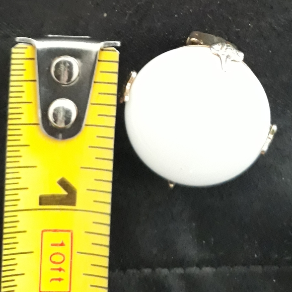 Vtg Art Deco White Milk Glass Button Clip On Earrings - Picture 4 of 8